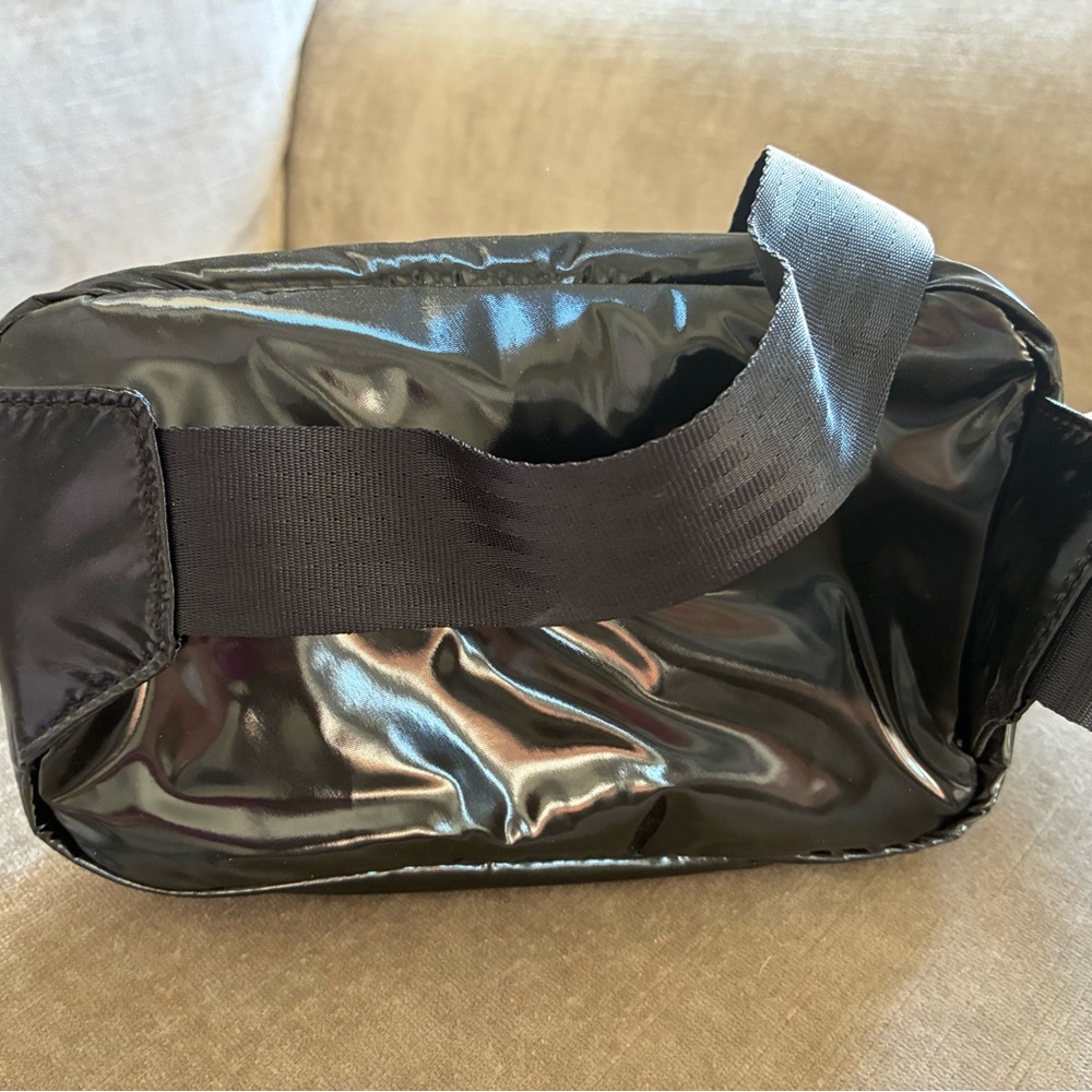 Athleta Bag NWT All About Shine Puff Large Belt Bag 🖤✔️ - Picture 11 of 12